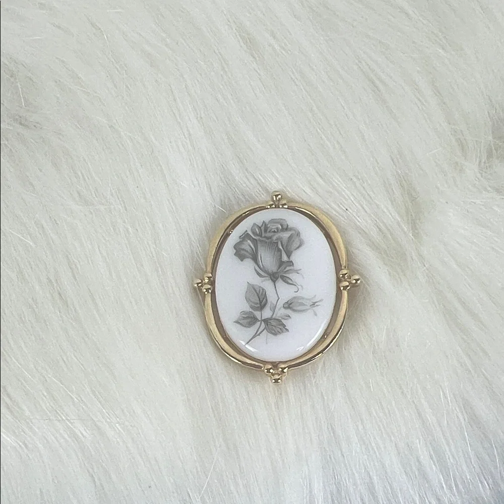 Vintage Whiting And Davis Rose Brooch